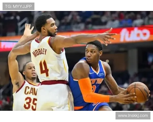 莫布里表现出色12投7中收获17分10篮板5助攻2盖帽助球队稳定胜利